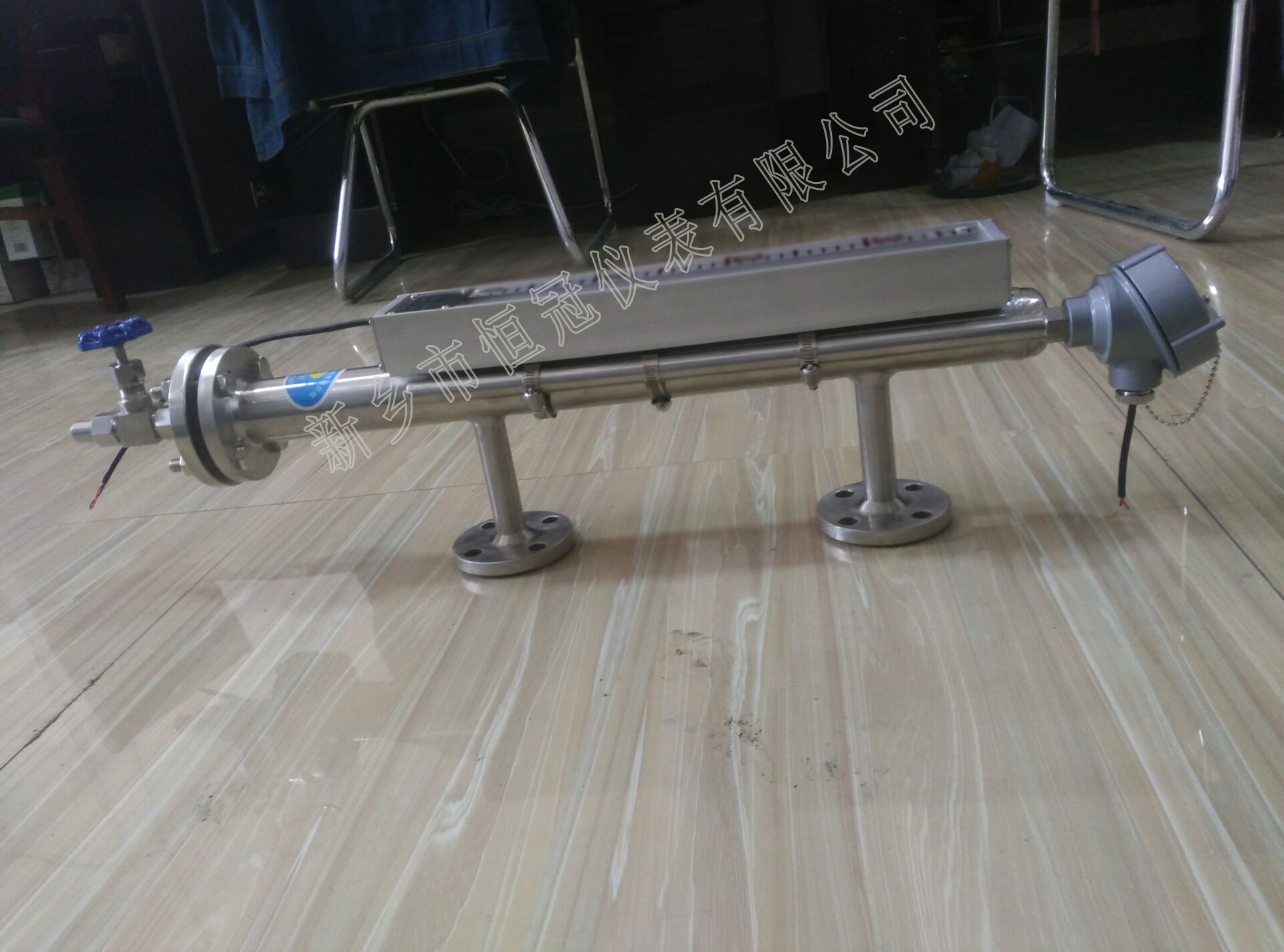 湖北（běi）訂製的（de）磁敏電（diàn）子（zǐ）雙色液位計防腐型已發貨，梁經理您保持手機暢通，以方便接收